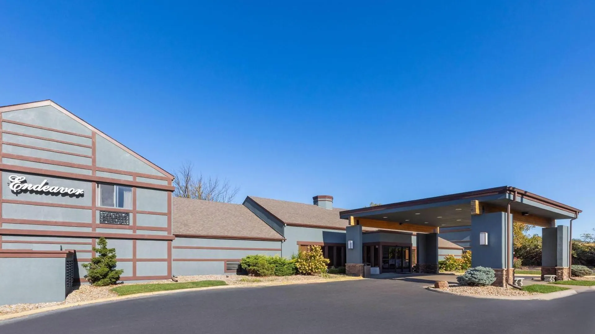 5 Business Hotels Near Stormont Vail Events Center Worth Booking