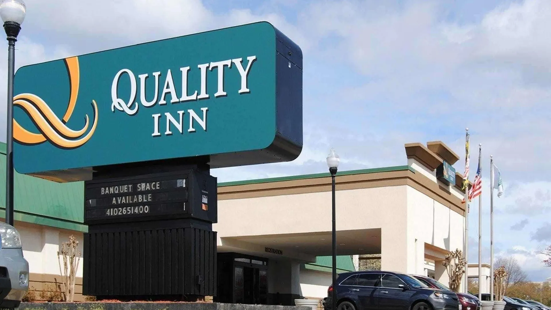 Staying Near The Maryland Zoo: 5 Central Hotels Compared