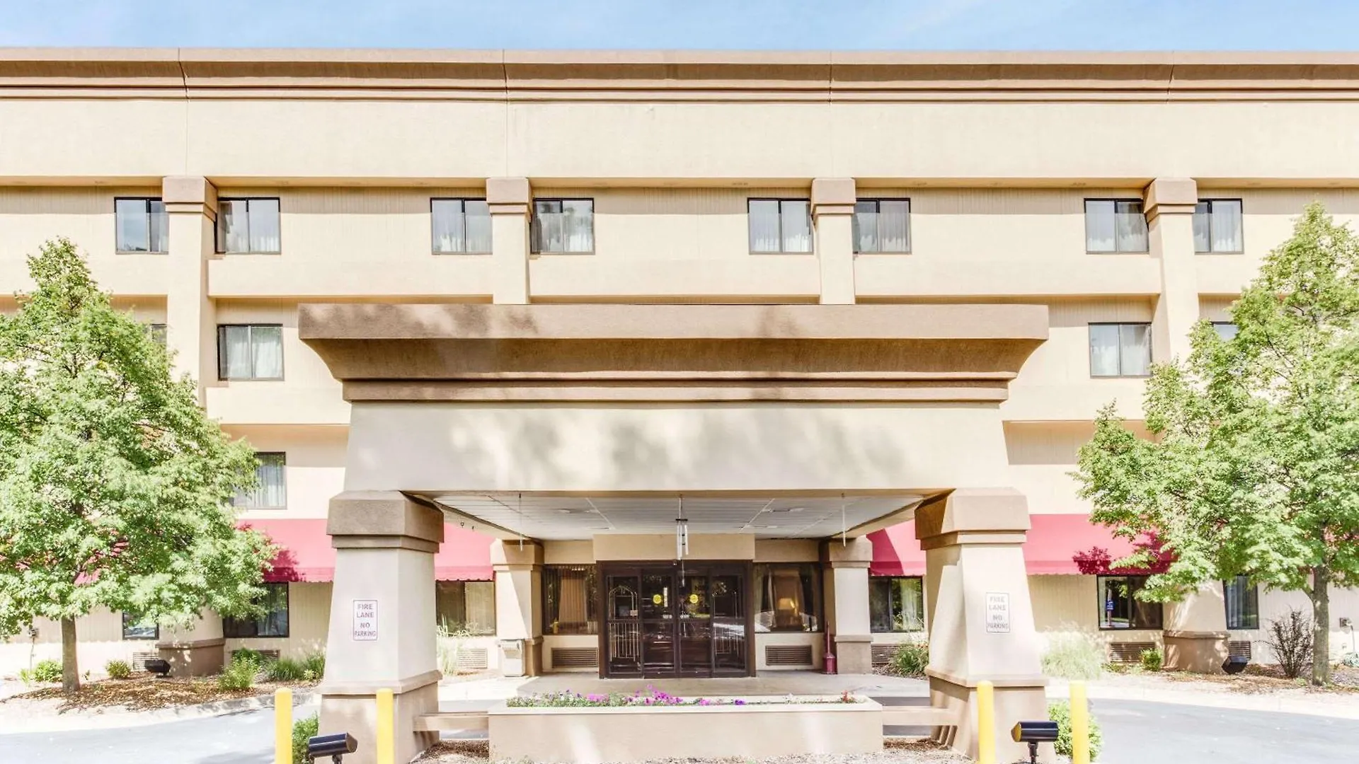 Where to Stay Near Kalamazoo County Parks Dept: 6 Airport Hotels