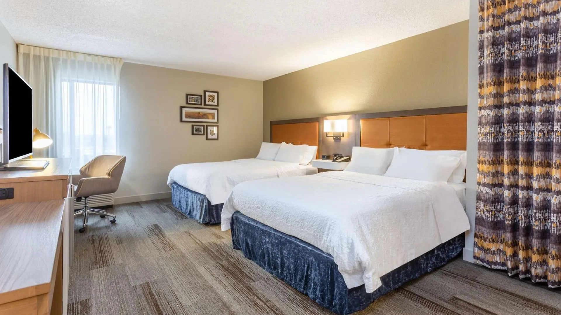 Staying Near Lindale Mall: 6 Business Hotels Compared