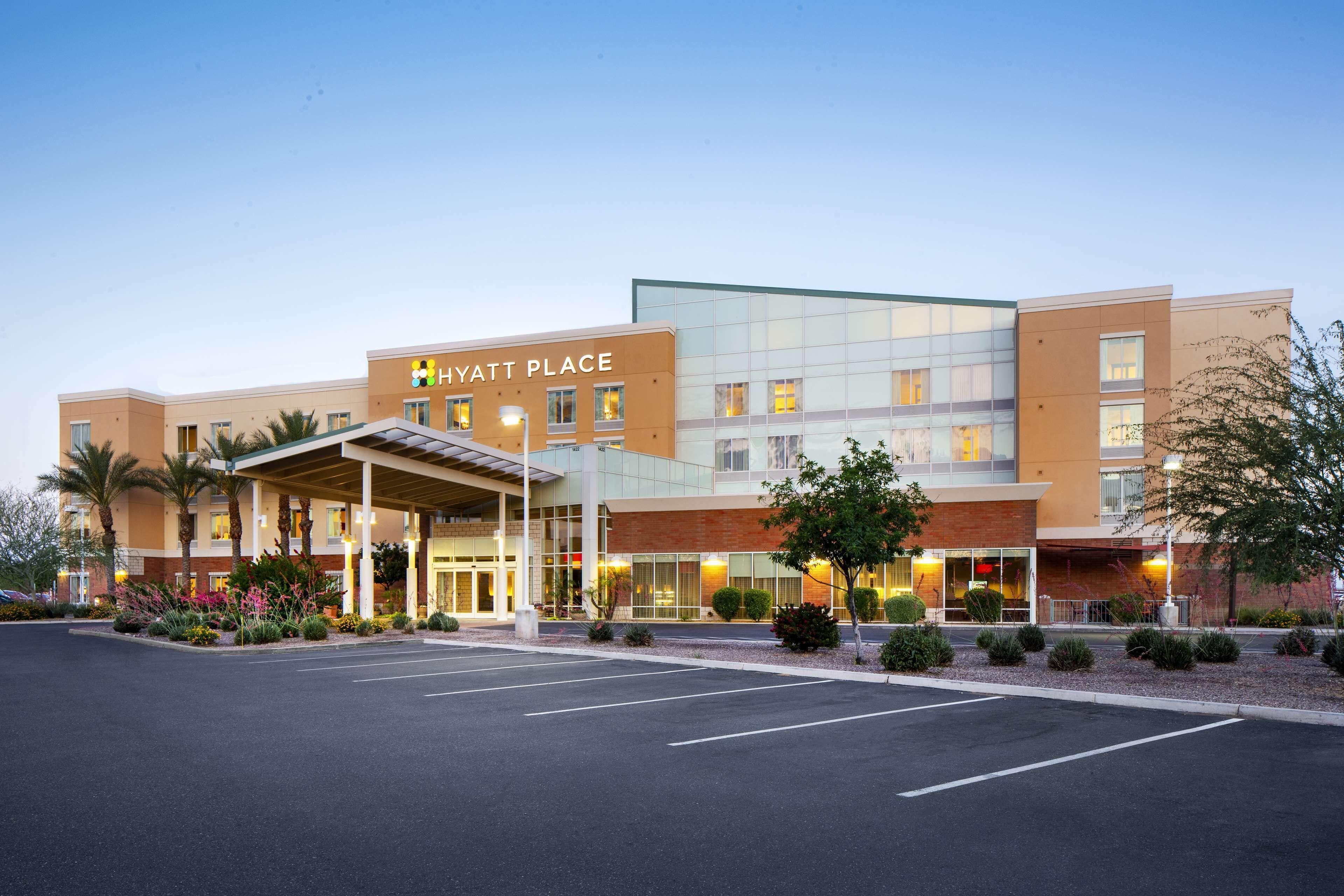 5 Business Hotels Near Desert Botanical Garden With Easy Valley Access