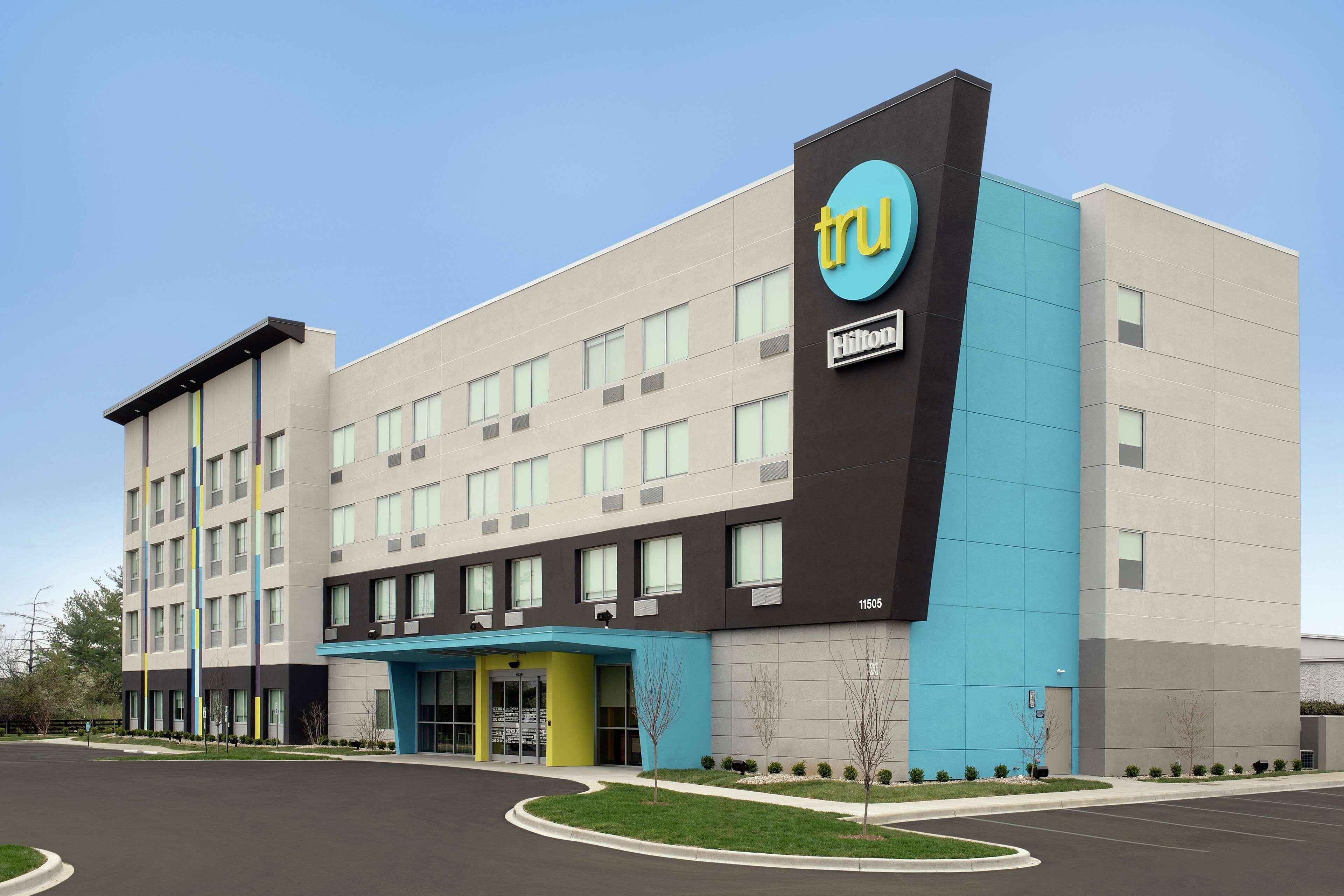 4 Family Hotels Near American University of Jordan, Louisville
