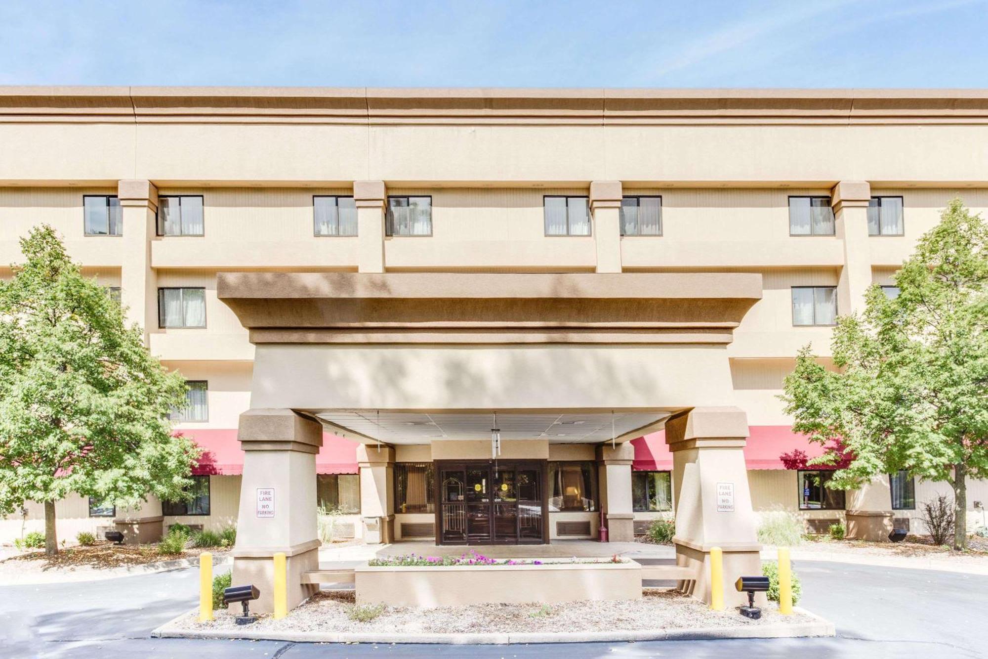 Where to Stay Near Kalamazoo County Parks Dept: 6 Airport Hotels