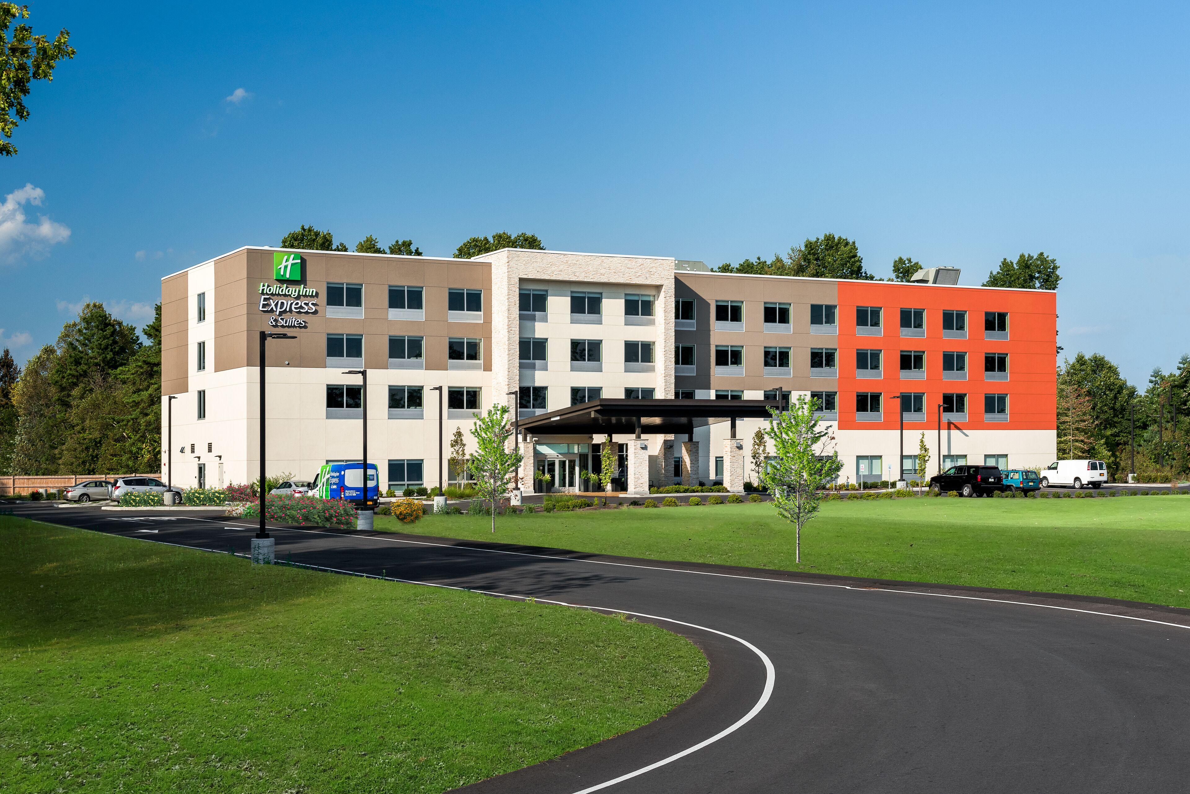5 Smart Business Hotels Near Six Flags Great Escape Worth Booking